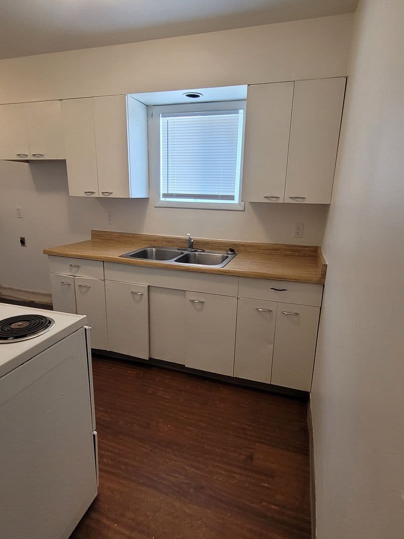 Moses Lake Apartment: 1207-1209 Mitchell Ave