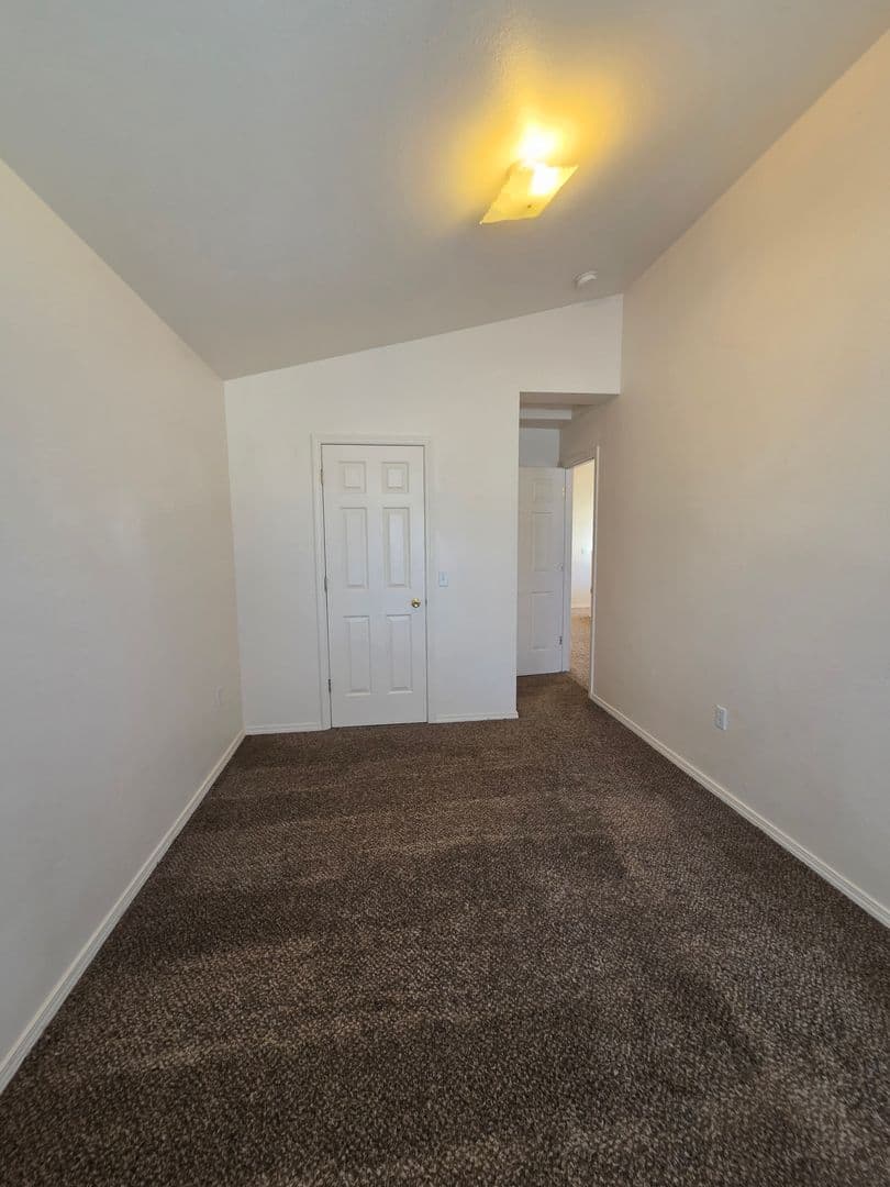 Moses Lake Apartment: 1712-1714 W Peninsula Dr