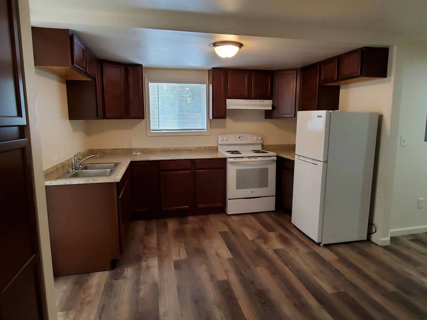 Moses Lake Apartment: 7865 Valley Rd NE 21