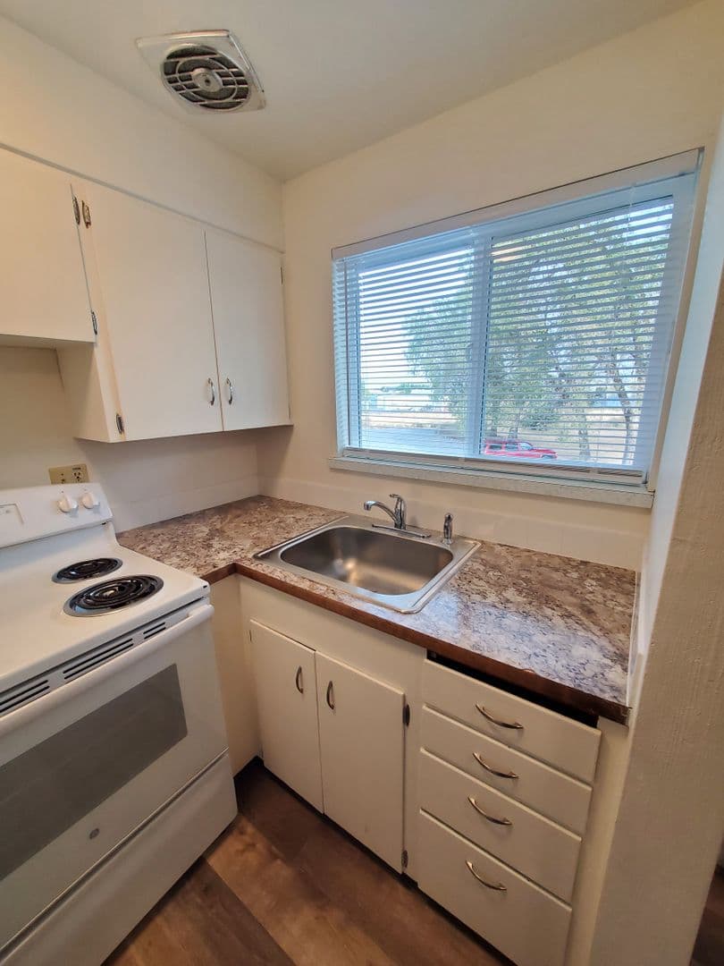 MOSES LAKE Apartment: 624 E Nelson Road