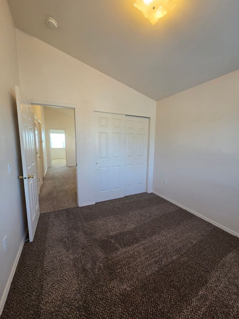 Moses Lake Apartment: 1712-1714 W Peninsula Dr