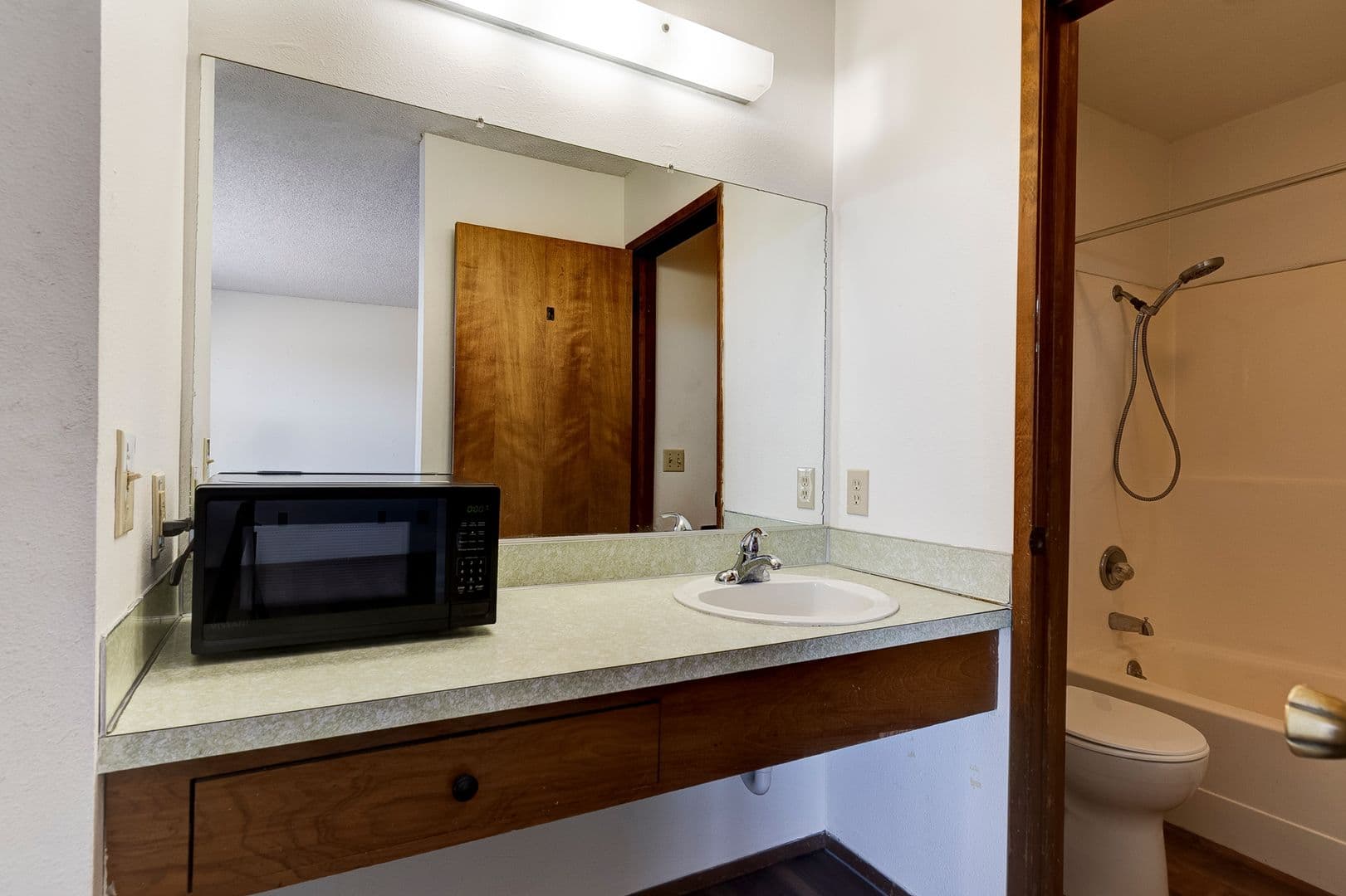 Oak Harbor Apartment: 33020 SR 20