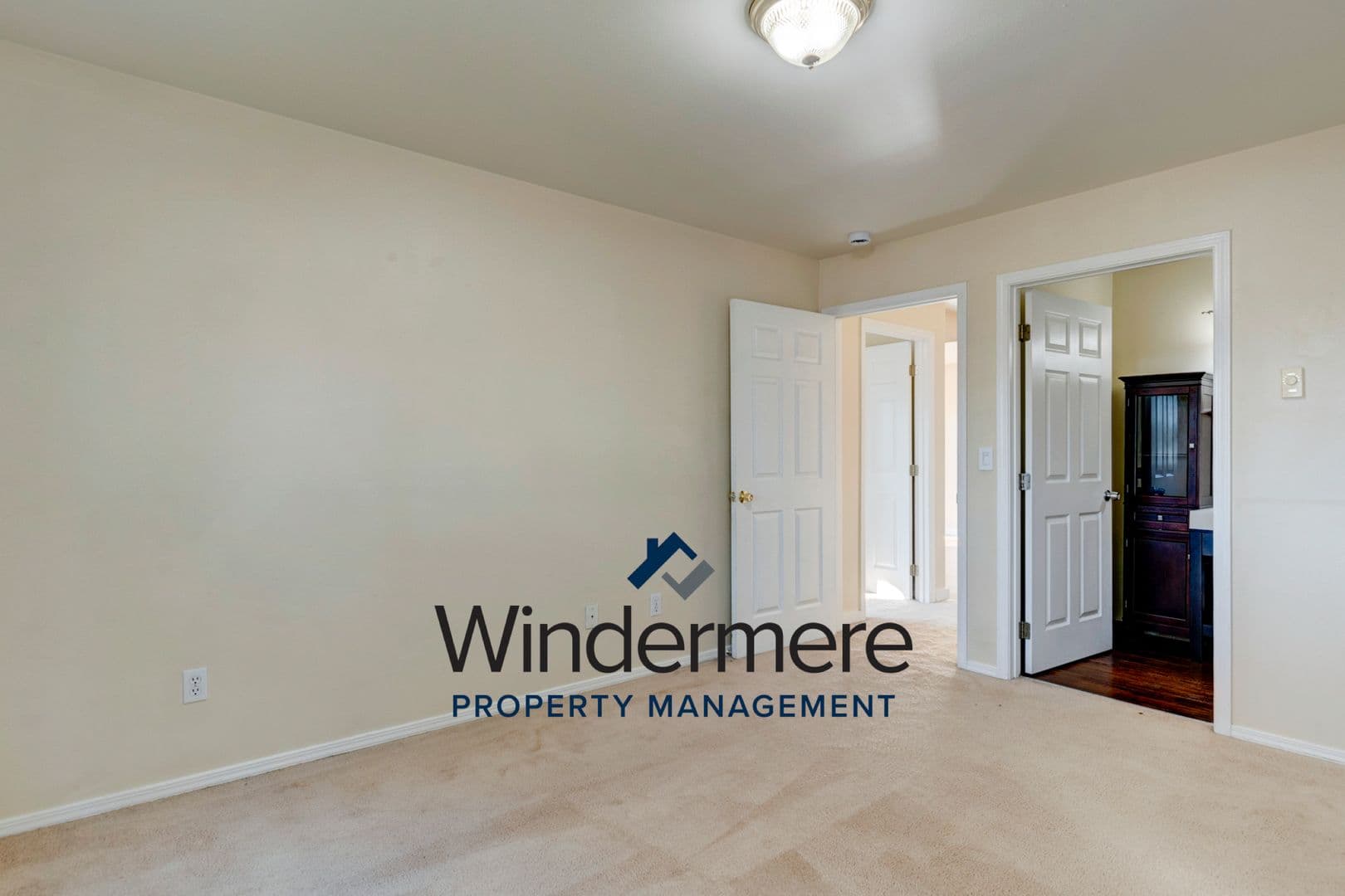 Oak Harbor Condo: 300 N Oak Harbor ST #B101