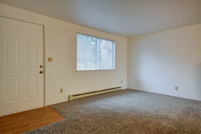 Oak Harbor Apartment: 310 SE Midway Blvd