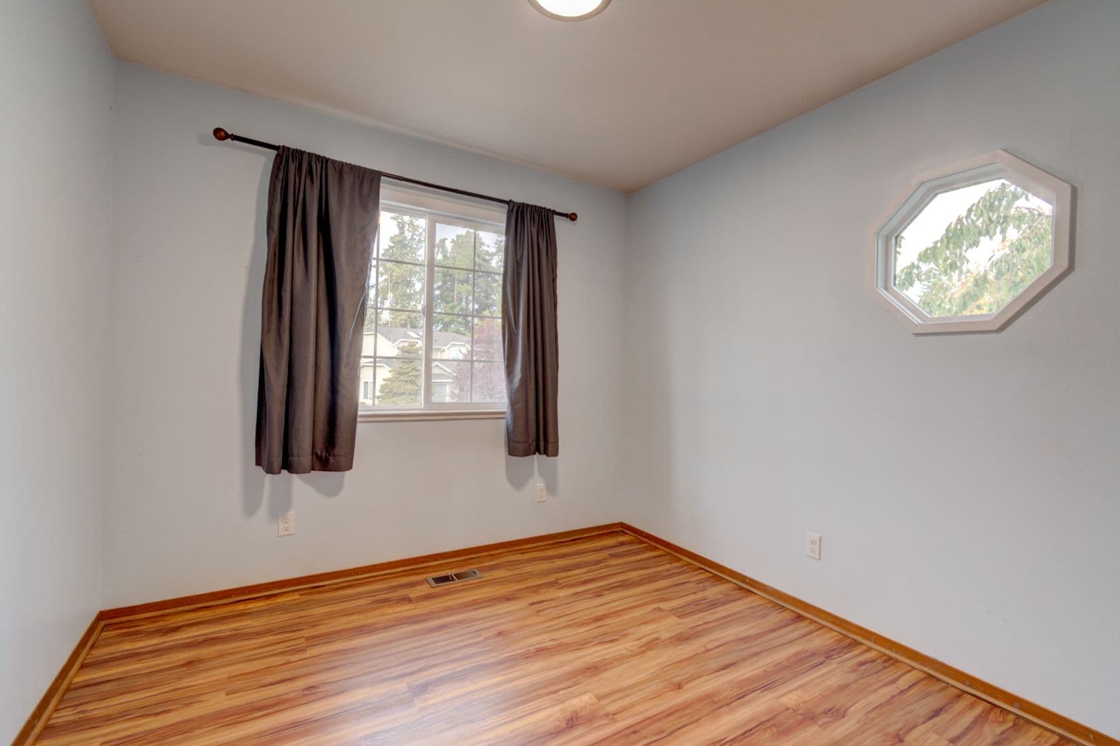 Oak Harbor House: 751 NW 1st Ave