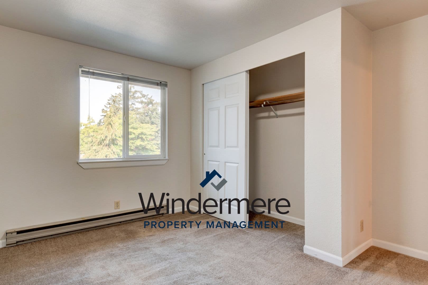 Oak Harbor Apartment: 390 NE Izett St
