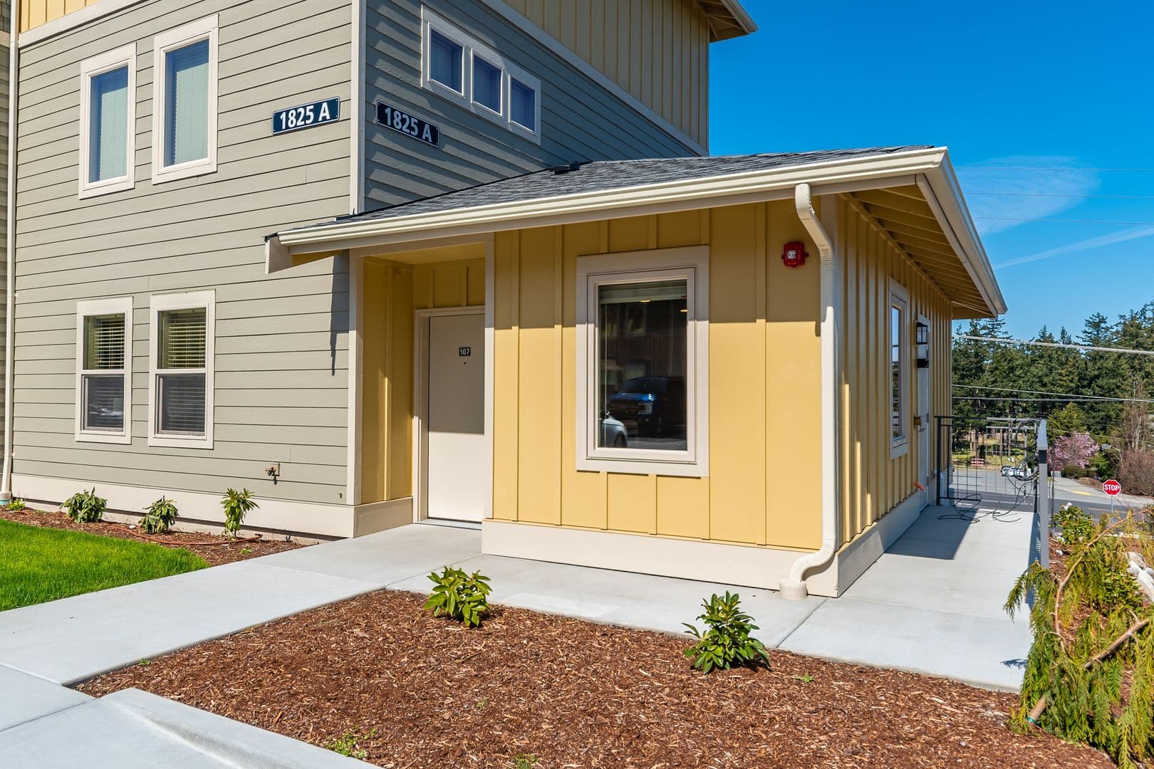Oak Harbor Apartment: 1825 SW Mina Place