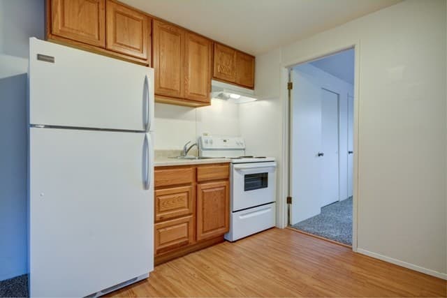 Oak Harbor Apartment: 310 SE Midway Blvd