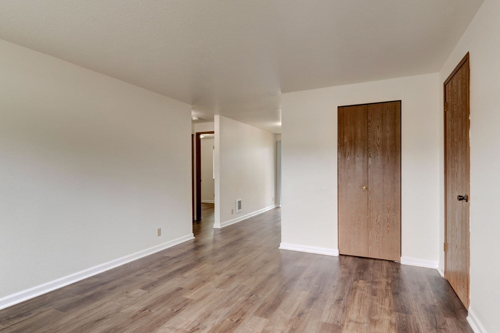 Oak Harbor Apartment: 390 NE Izett St