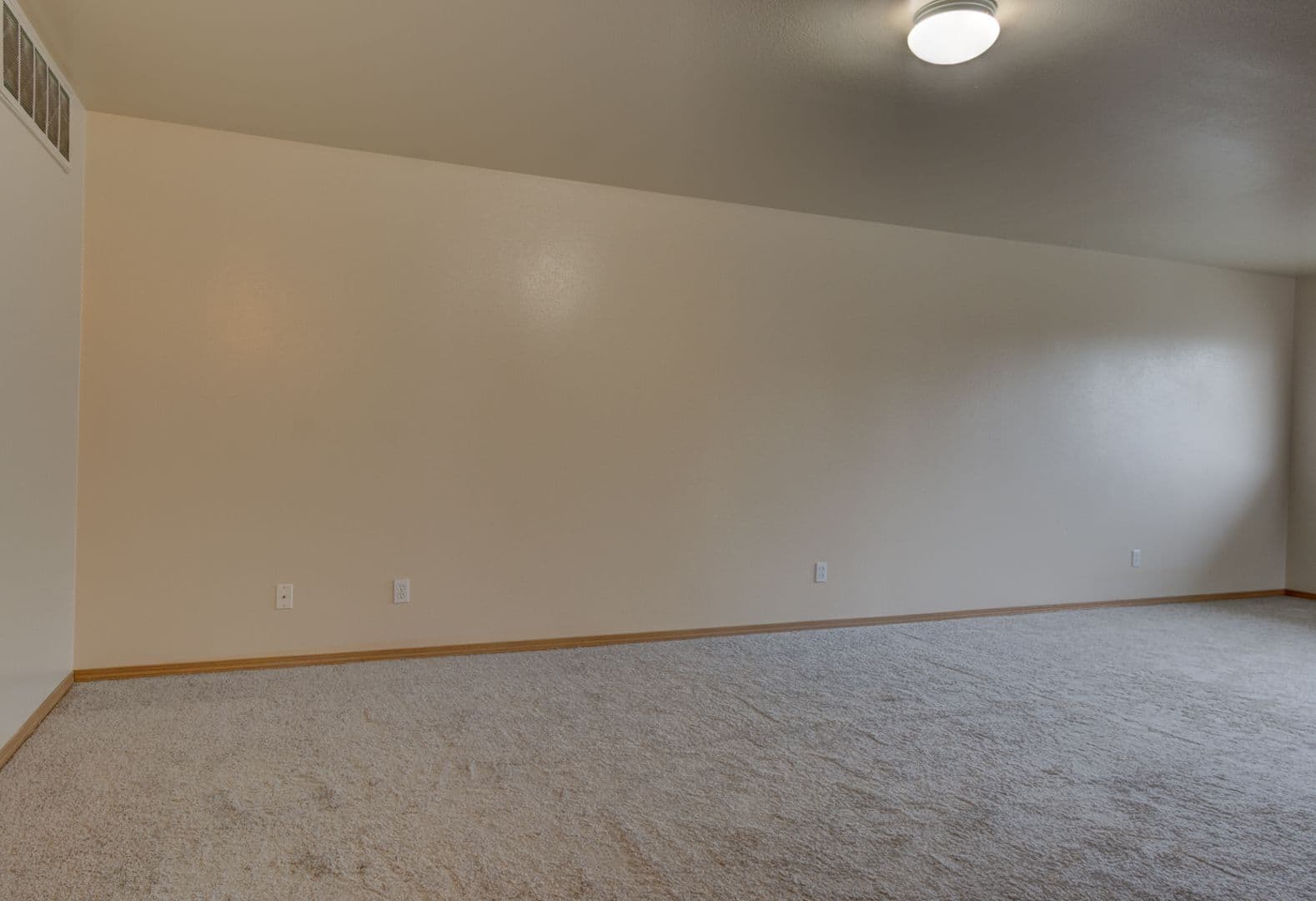 Oak Harbor Apartment: 1130 NW Elwha St.