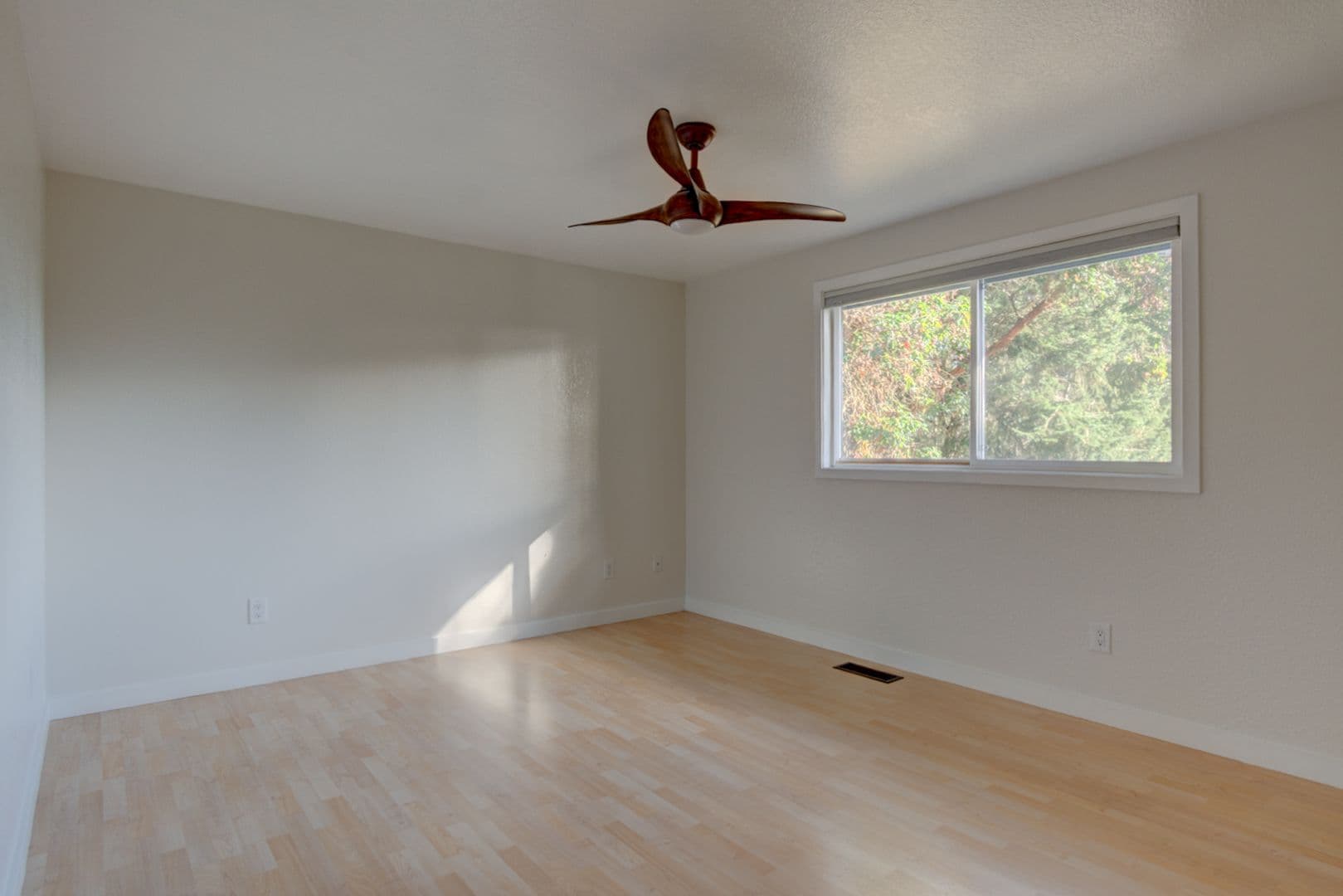 Coupeville House: 1054 NE Pennington Lp