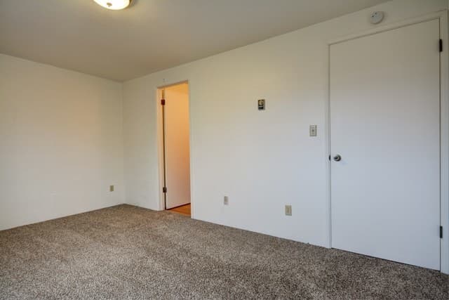 Oak Harbor Apartment: 310 SE Midway Blvd
