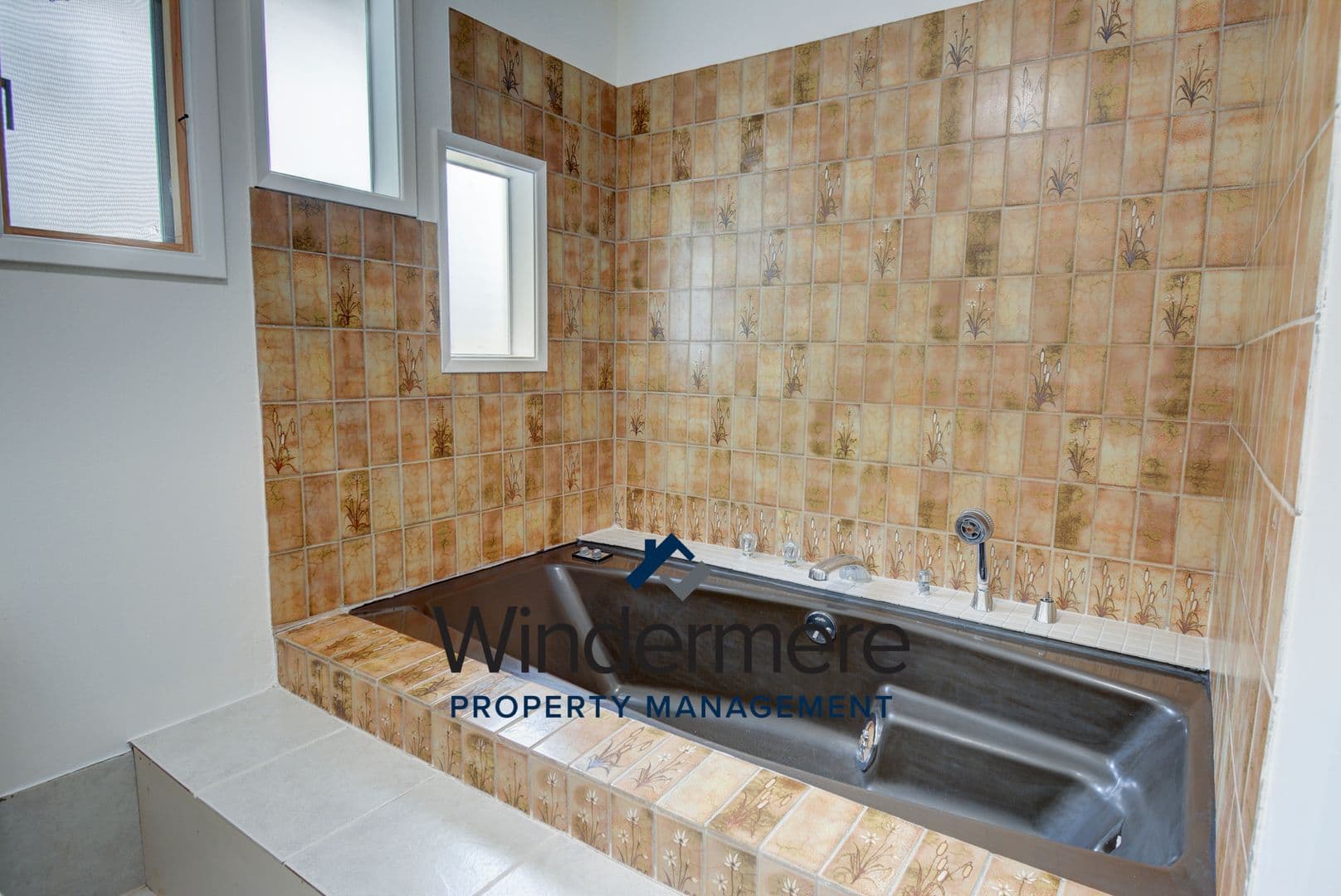 Oak Harbor House: 1792 NE Sumner Dr