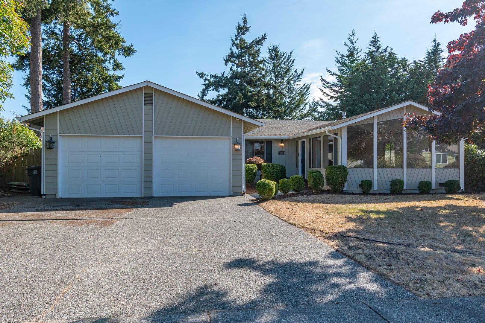Oak Harbor House: 537 NW Columbia Dr