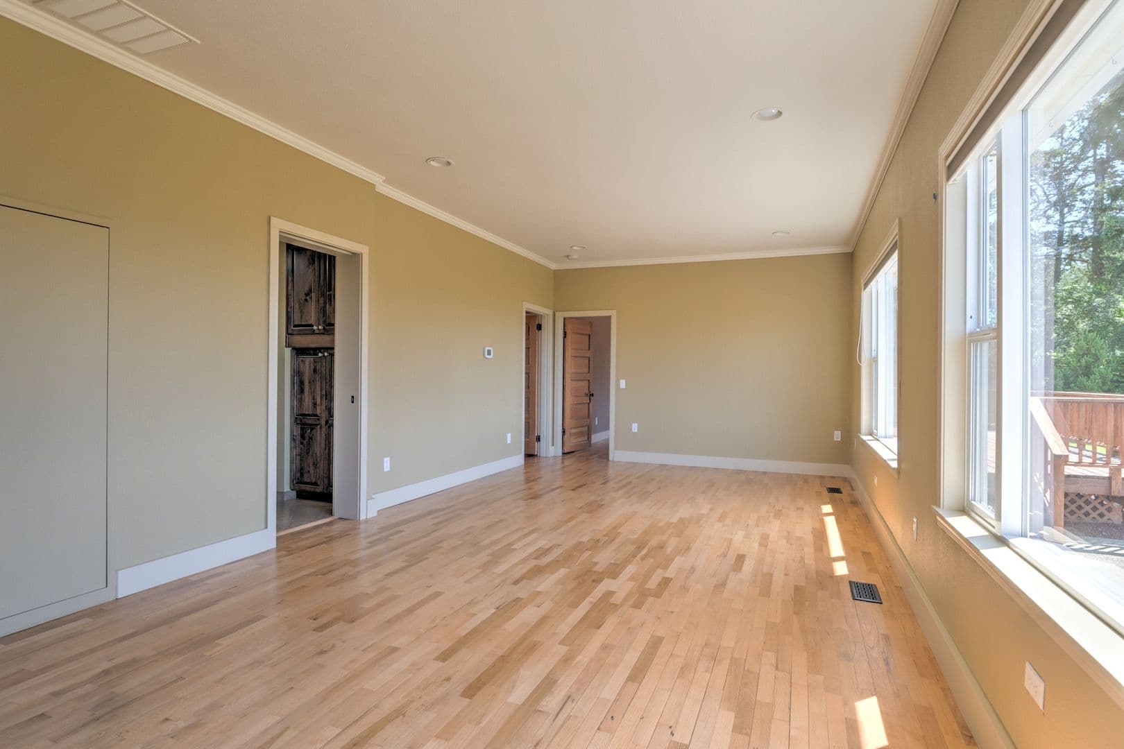Oak Harbor House: 615 E. Crescent Harbor Rd