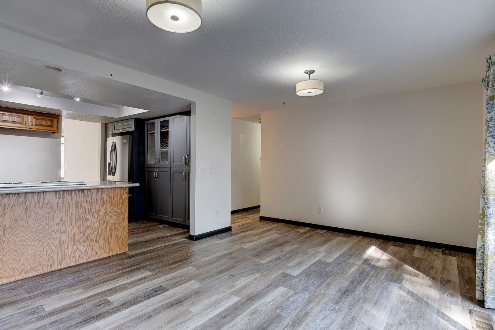 Oak Harbor House: 537 NW Columbia Dr