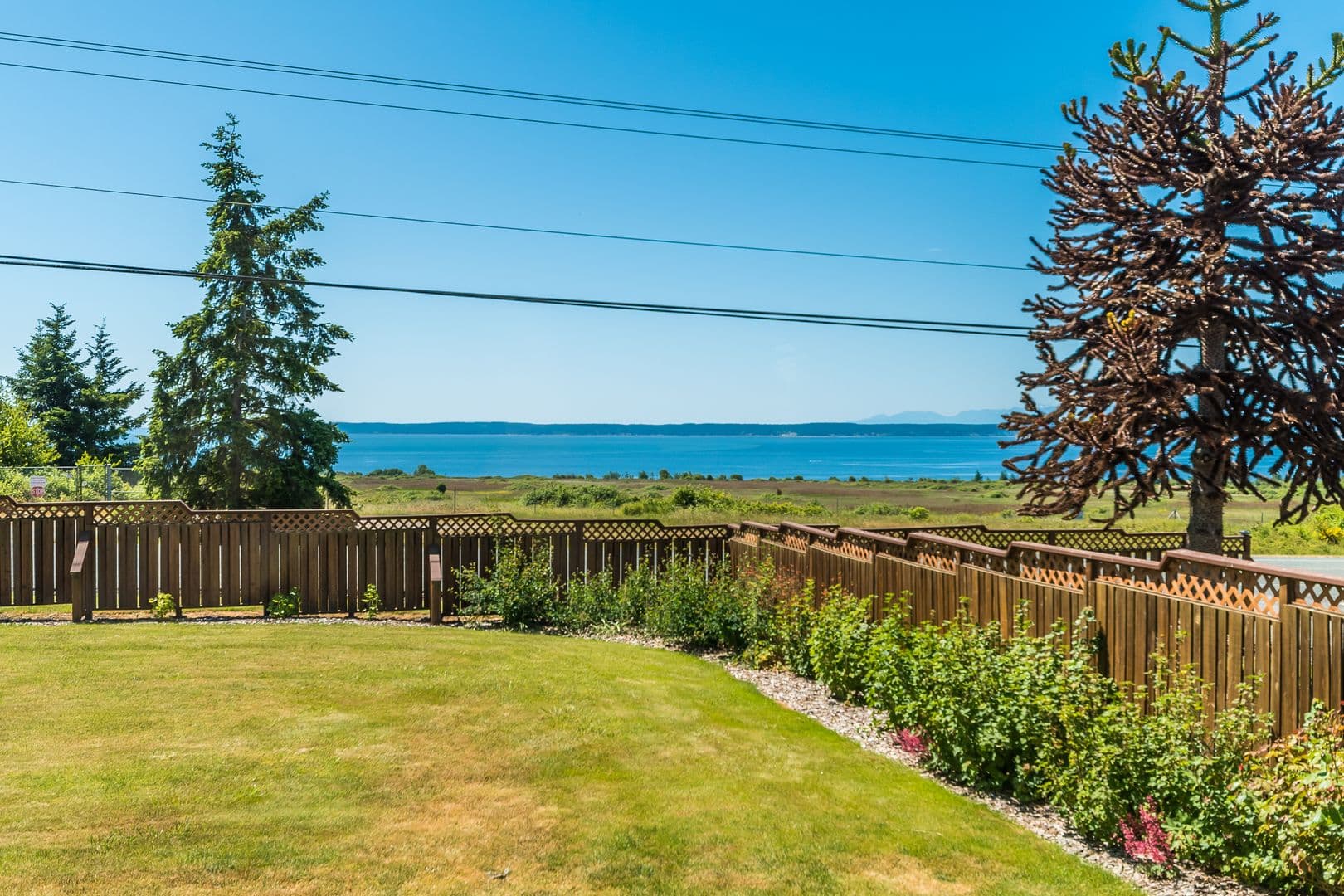 Oak Harbor House: 615 E. Crescent Harbor Rd