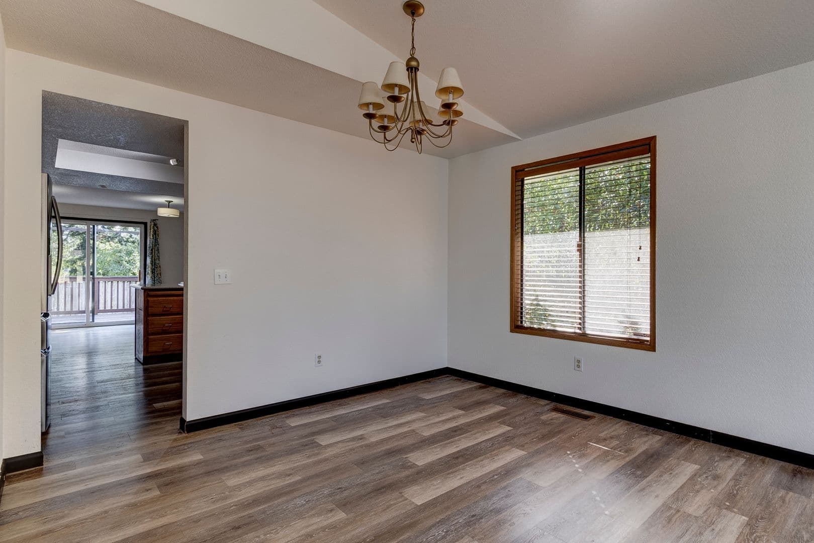 Oak Harbor House: 537 NW Columbia Dr