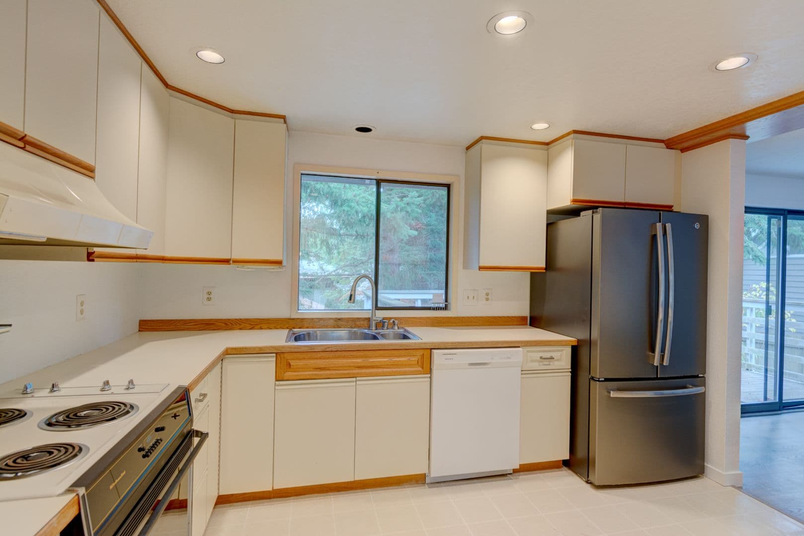 Oak Harbor House: 952 SW Inglewood Lane