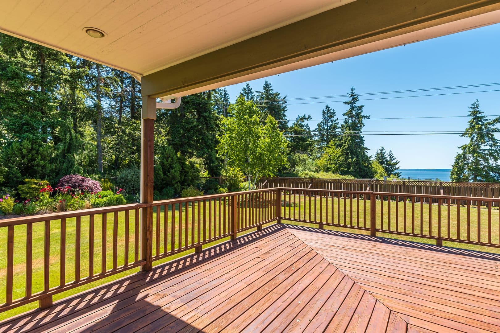 Oak Harbor House: 615 E. Crescent Harbor Rd