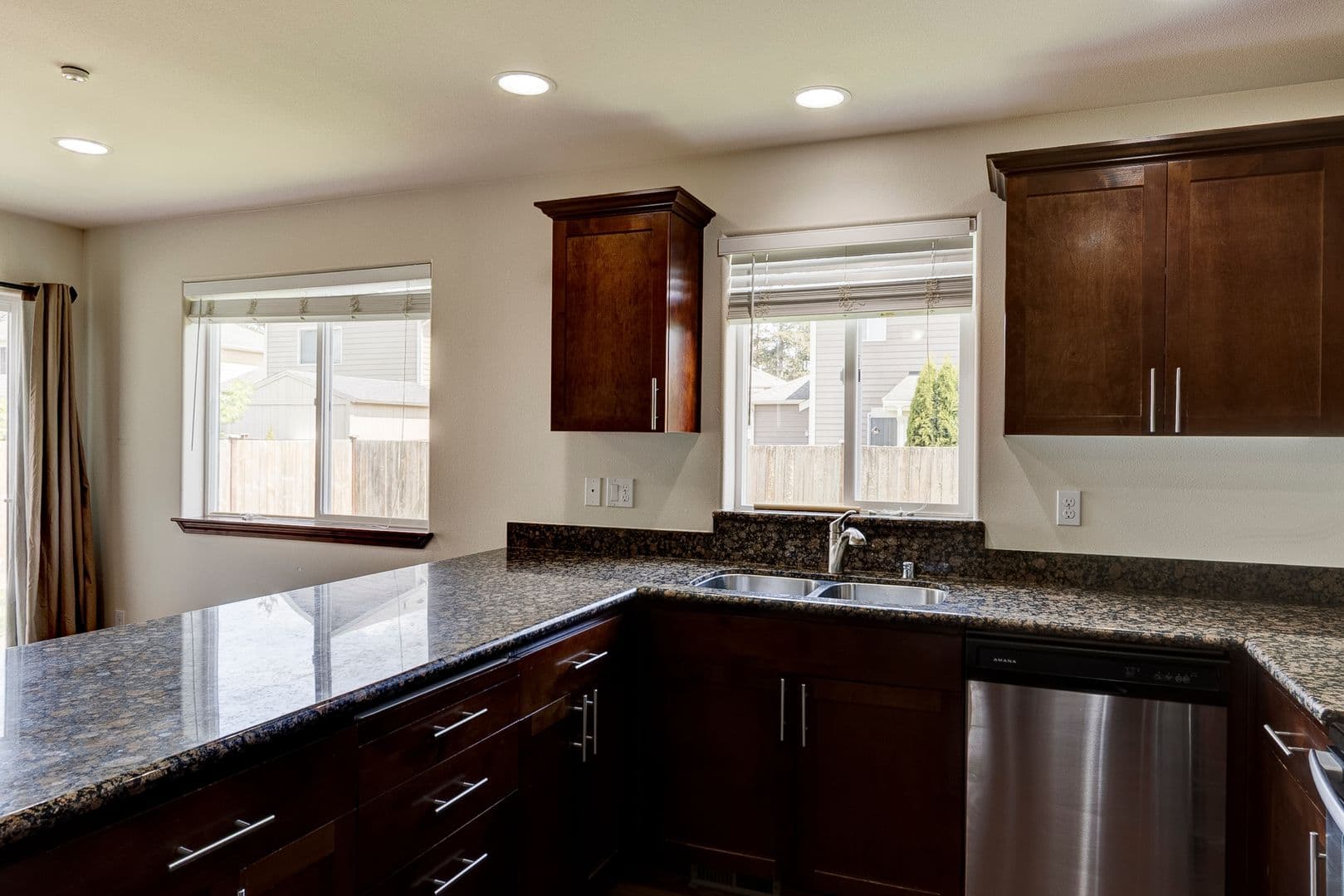 Oak Harbor House: 2555 SW Navigator Lp