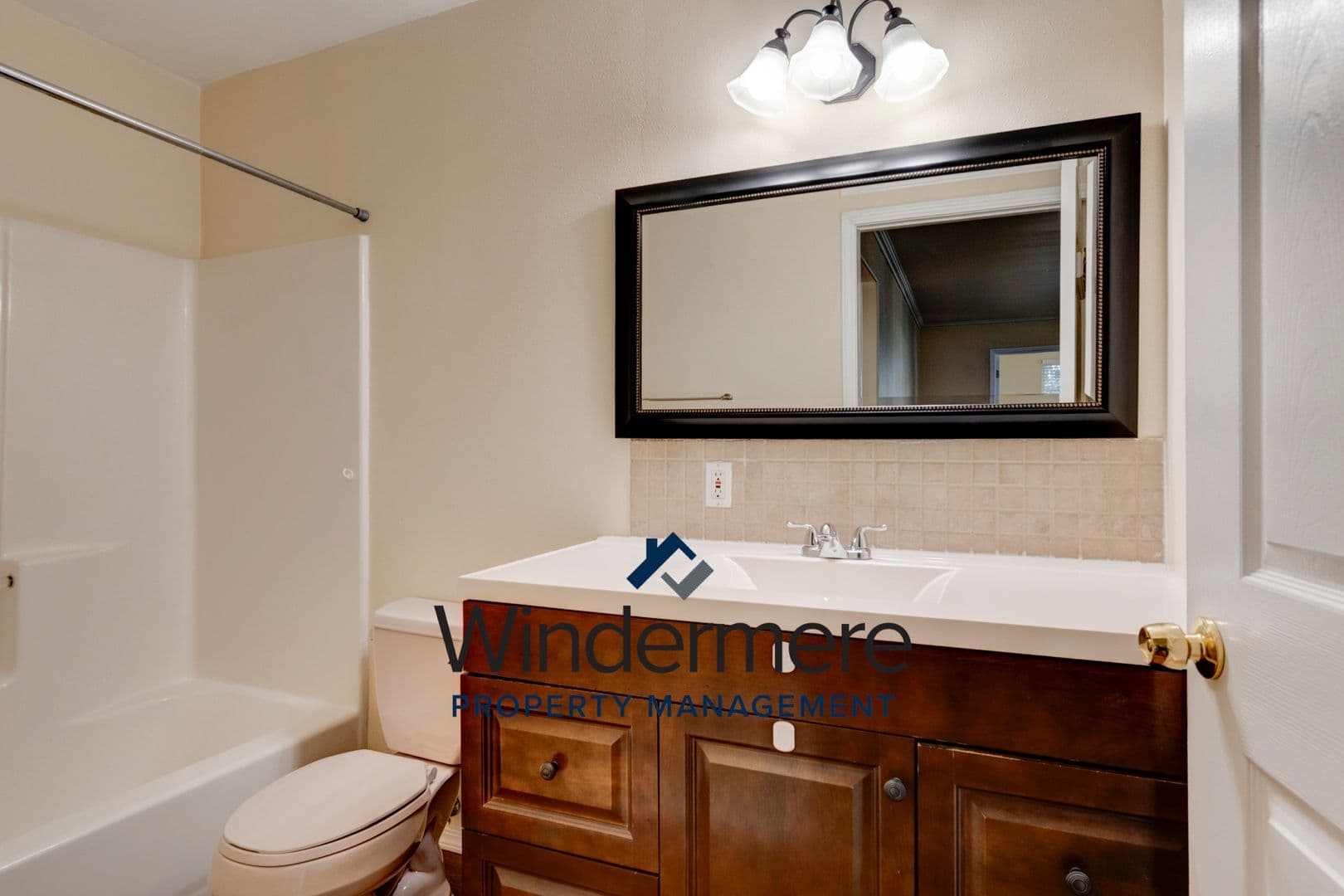 Oak Harbor Condo: 300 N Oak Harbor ST #B101