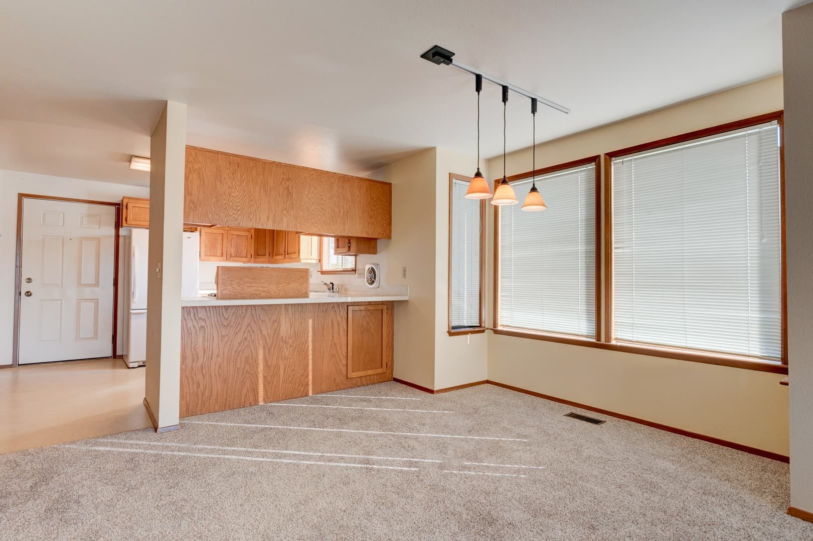 Oak Harbor Apartment: 1680 SE 10th Ave