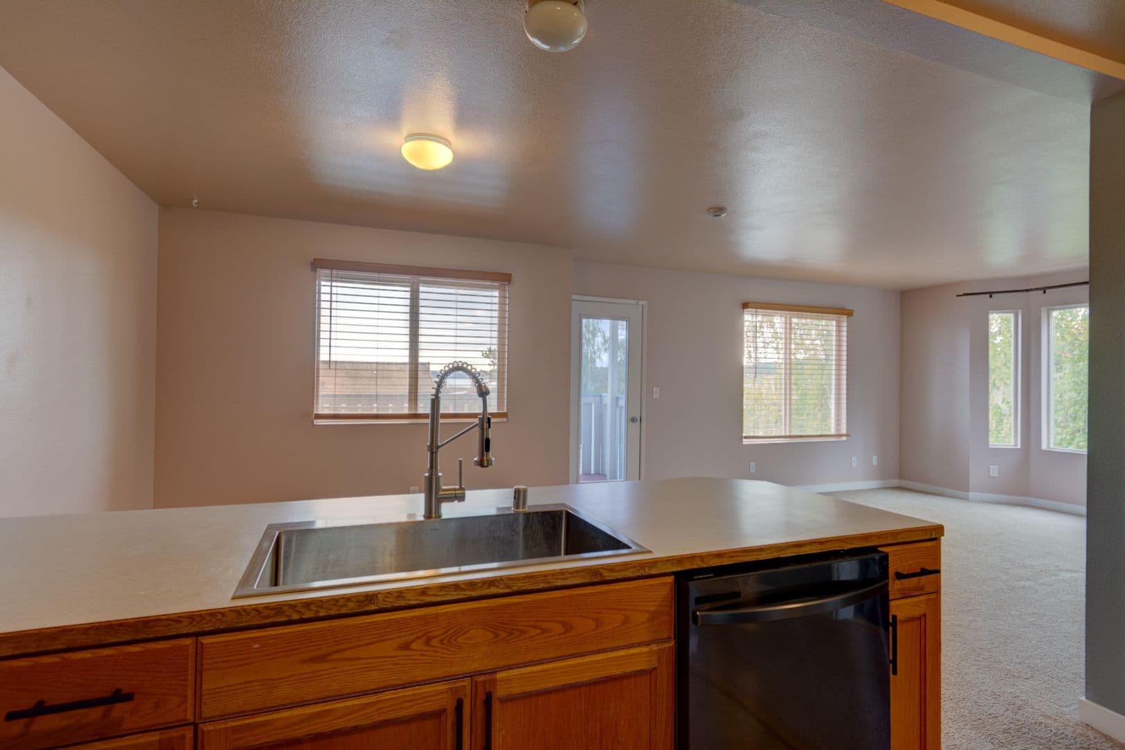 Oak Harbor Condo: 320 SE Barrington Dr A201