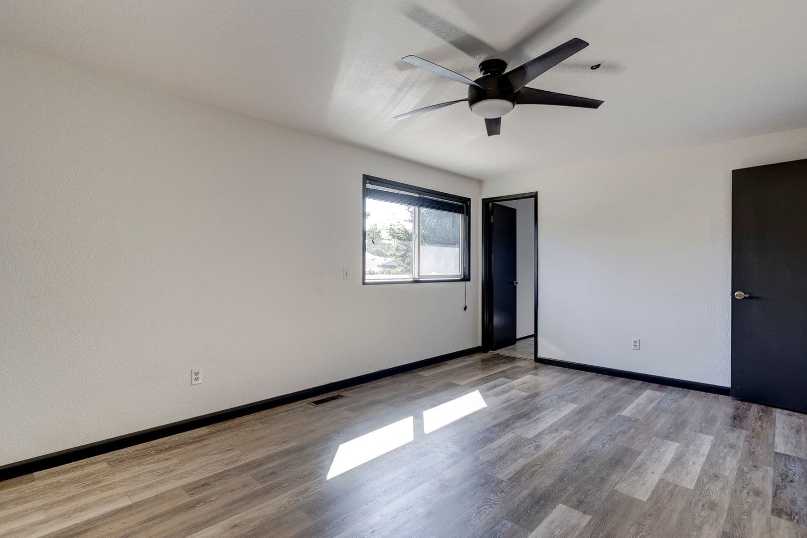 Oak Harbor House: 537 NW Columbia Dr