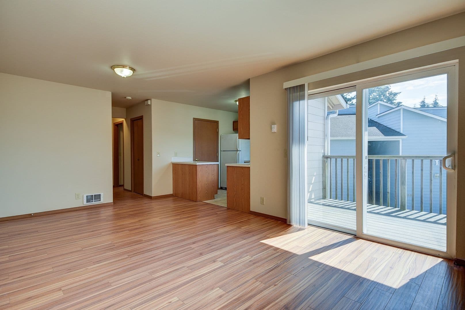 Oak Harbor Apartment: 1661 NE 16th Ave