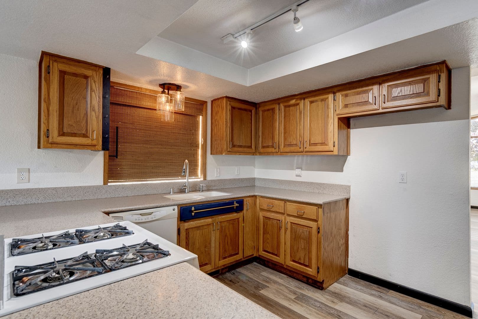 Oak Harbor House: 537 NW Columbia Dr