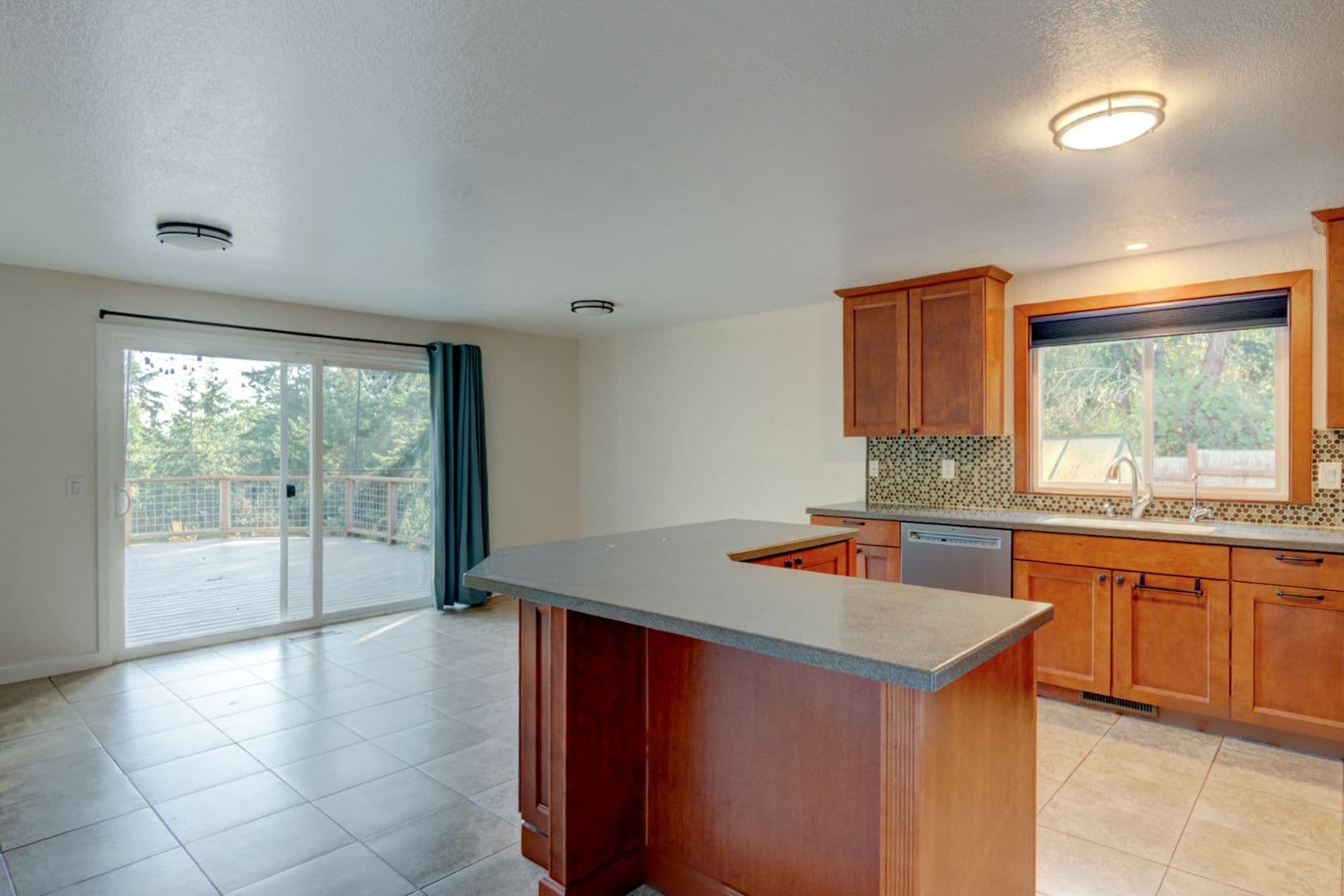 Coupeville House: 1054 NE Pennington Lp
