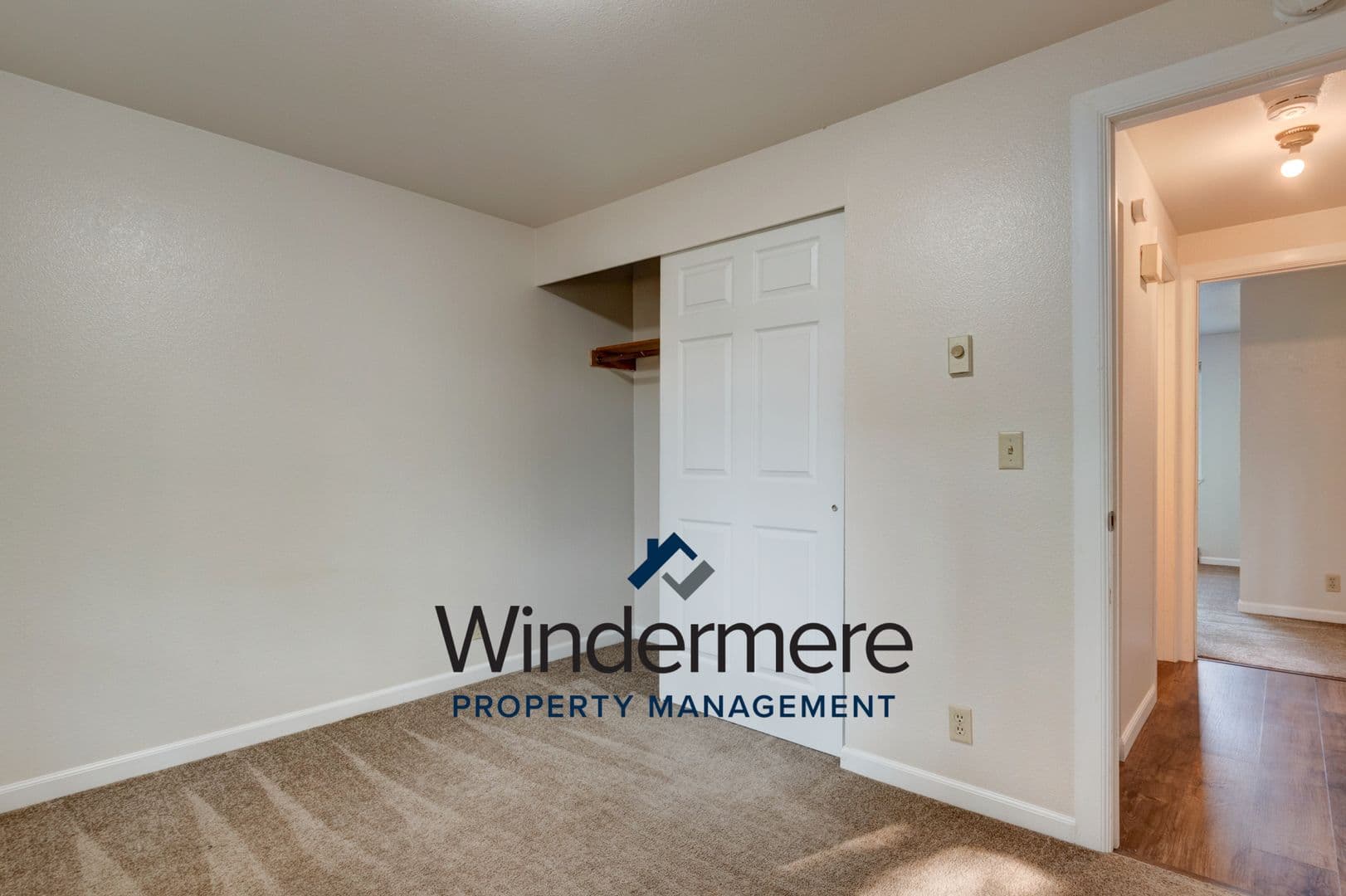 Oak Harbor Apartment: 390 NE Izett St