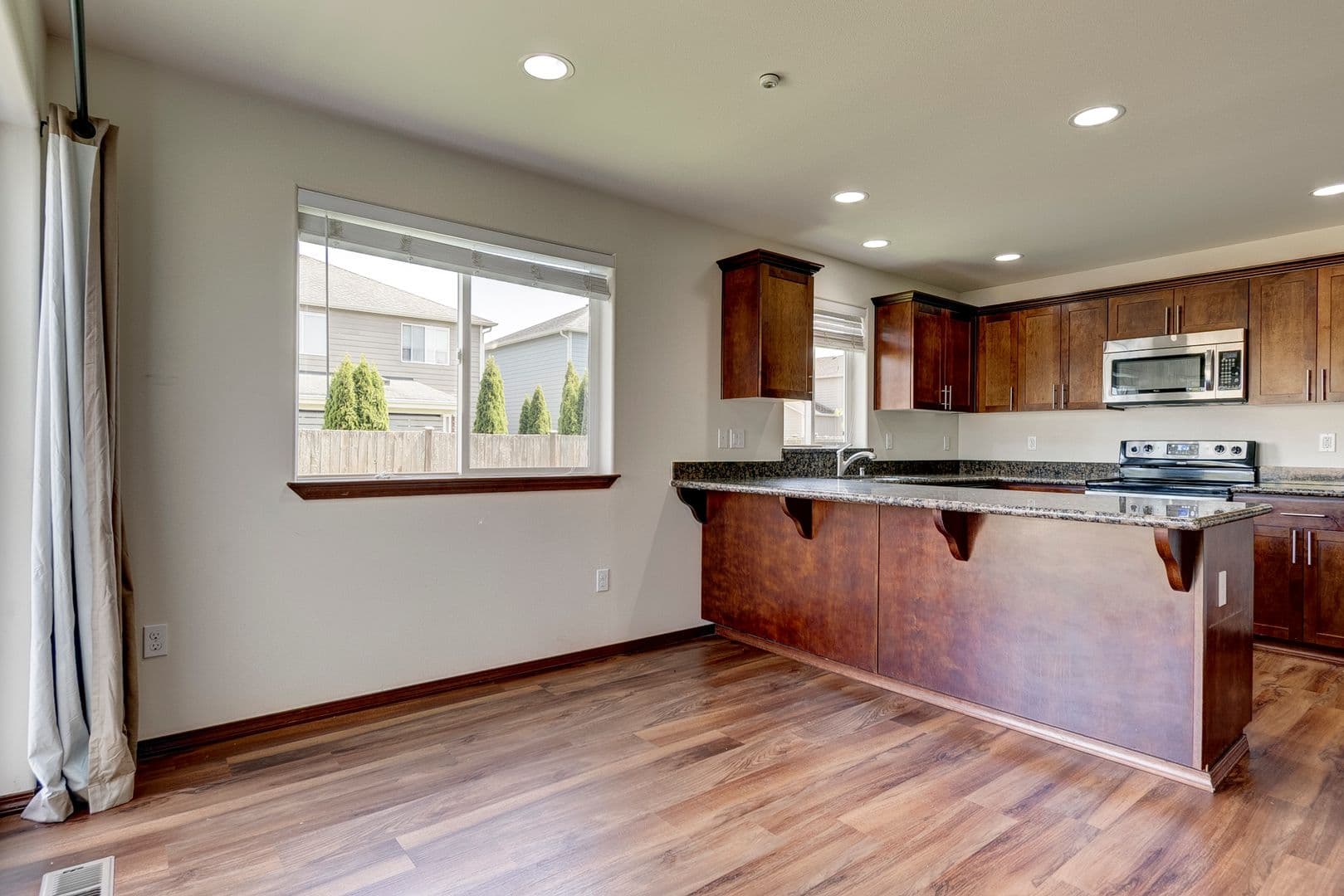 Oak Harbor House: 2555 SW Navigator Lp
