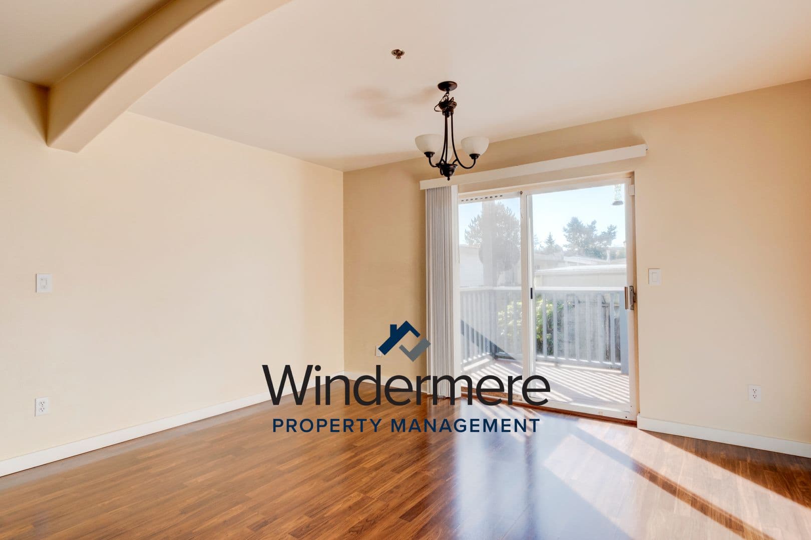 Oak Harbor Condo: 300 N Oak Harbor ST #B101