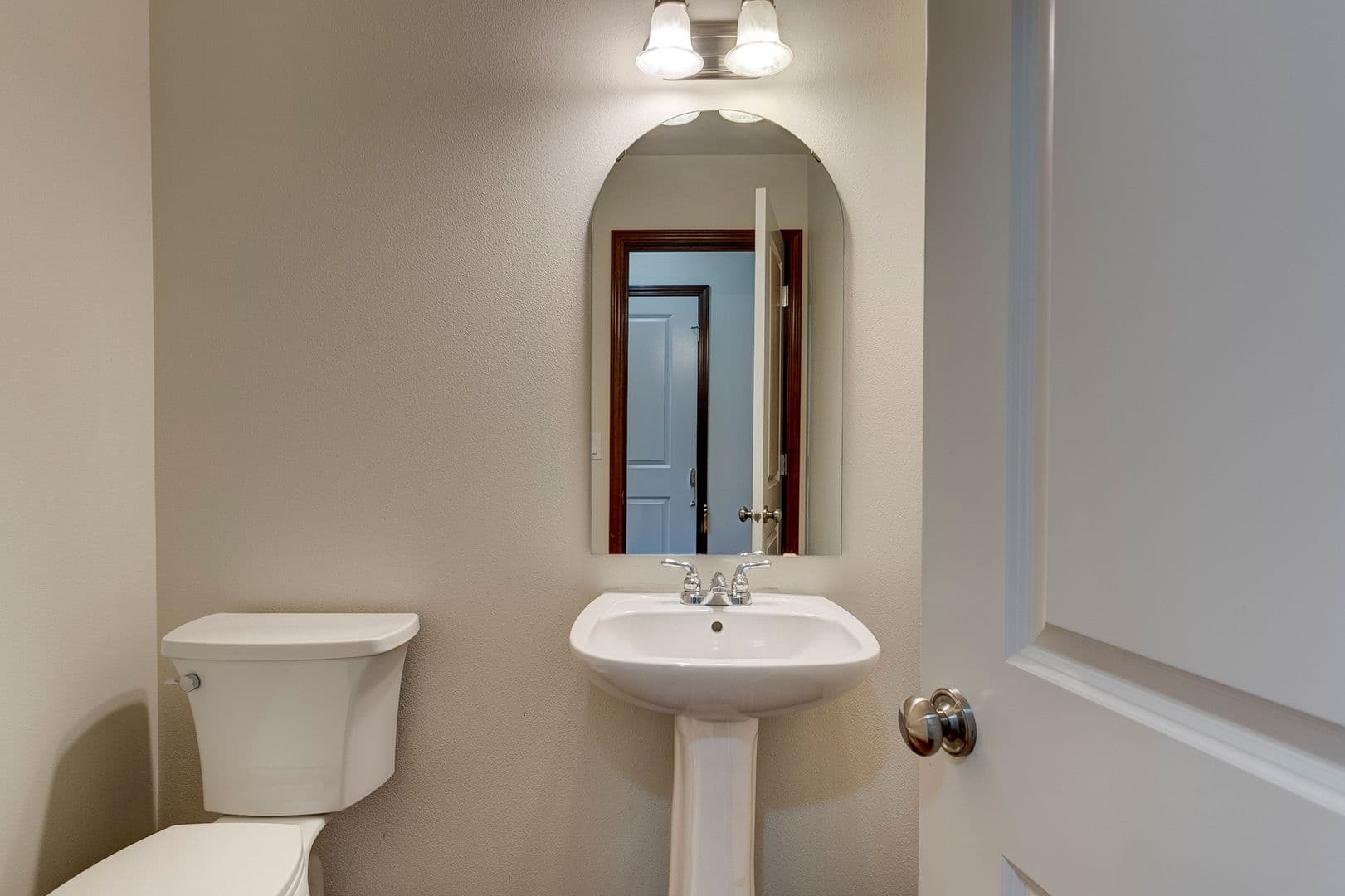 Oak Harbor House: 2555 SW Navigator Lp