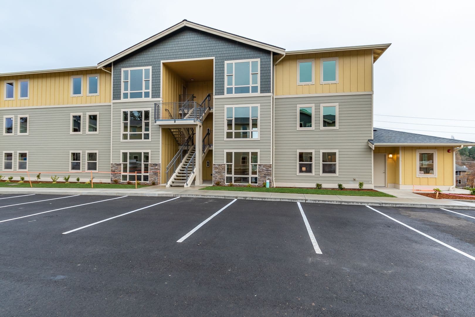 Oak Harbor Apartment: 1885 SW Mina Ln