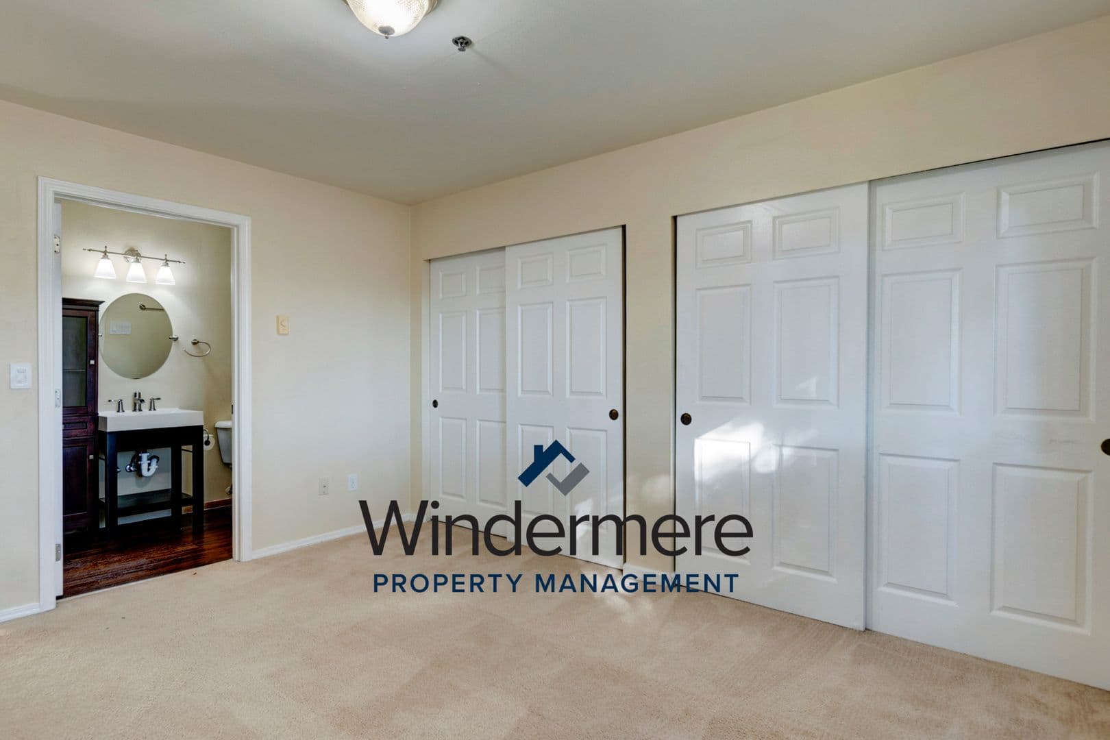 Oak Harbor Condo: 300 N Oak Harbor ST #B101