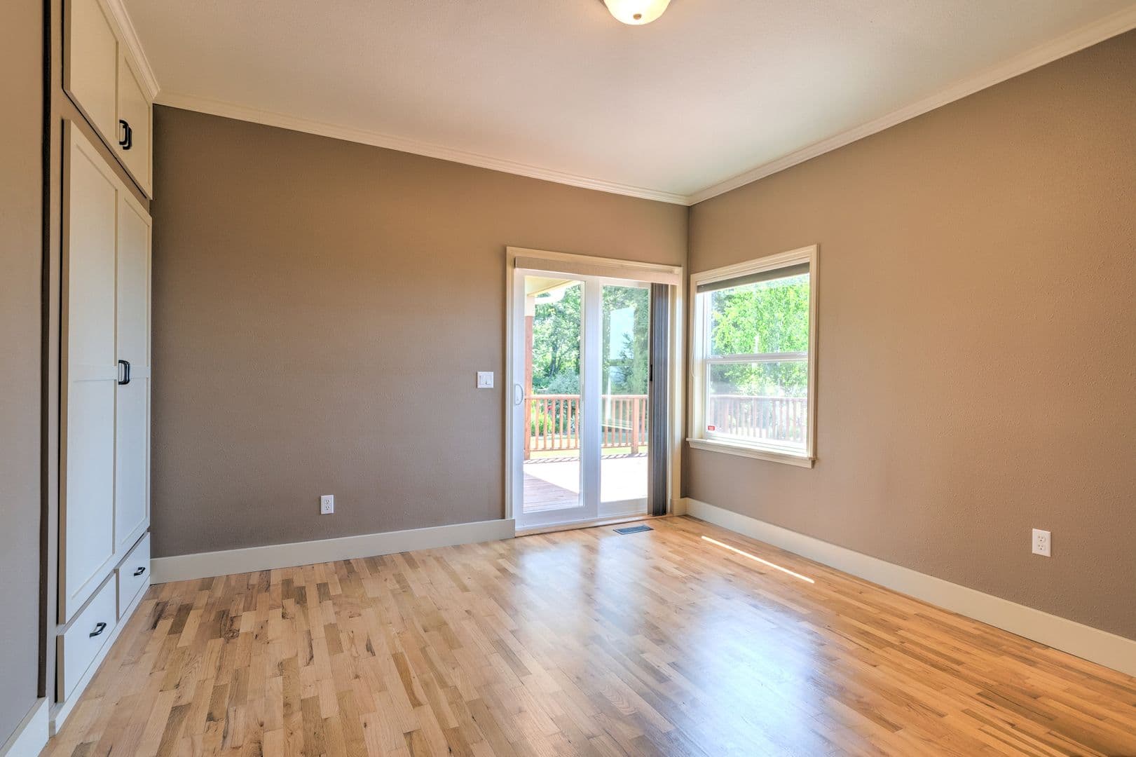 Oak Harbor House: 615 E. Crescent Harbor Rd