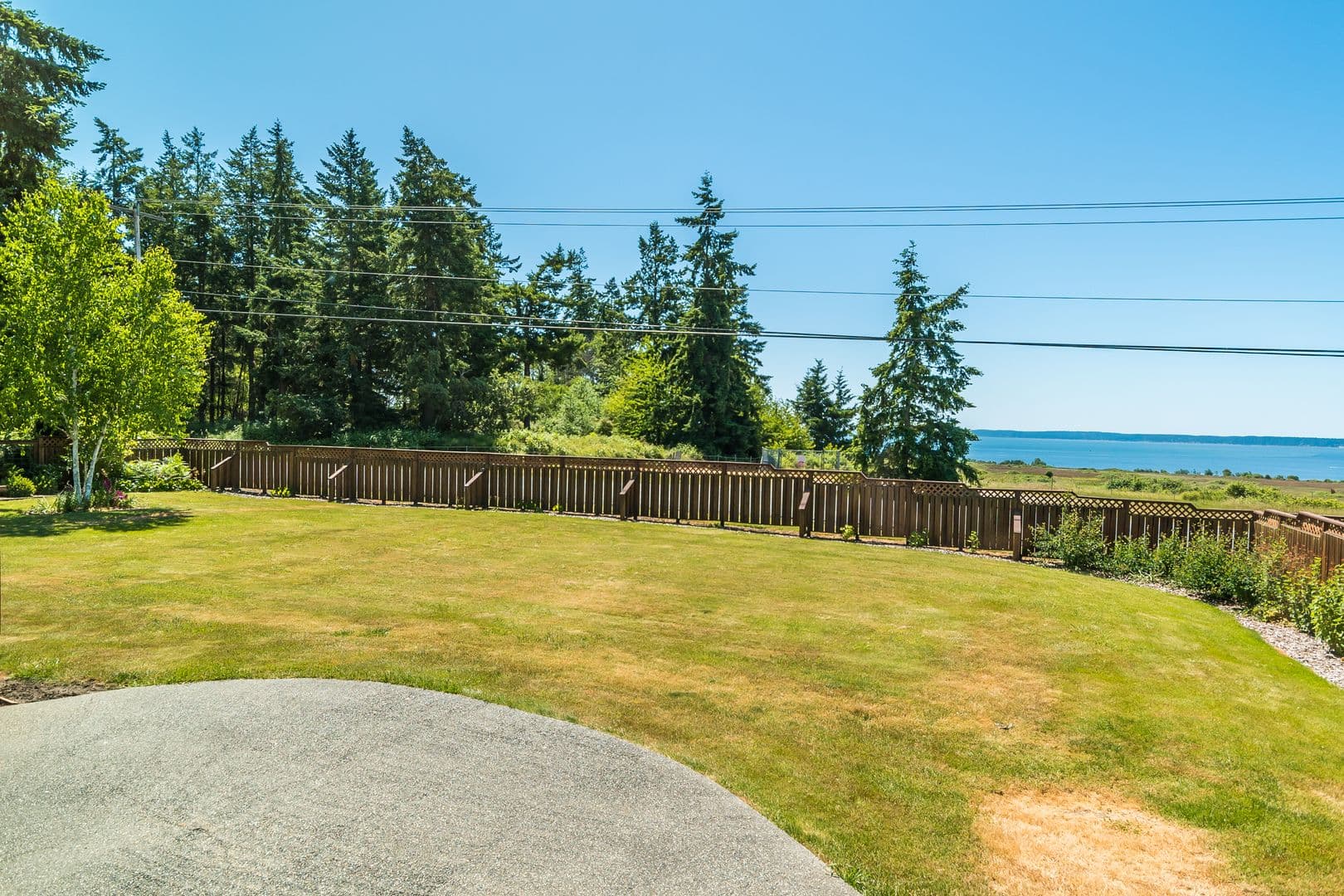 Oak Harbor House: 615 E. Crescent Harbor Rd