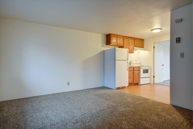 Oak Harbor Apartment: 310 SE Midway Blvd