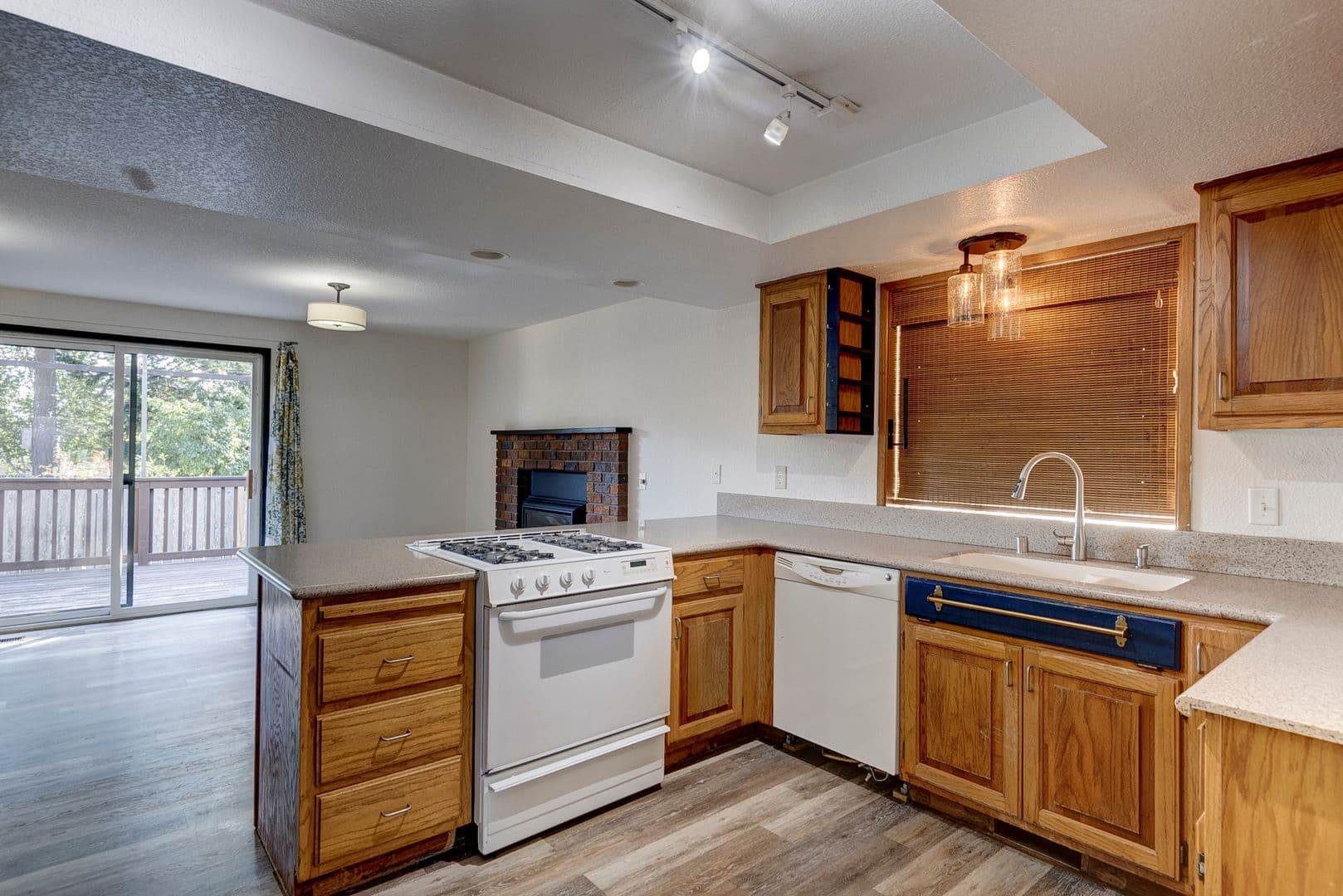 Oak Harbor House: 537 NW Columbia Dr