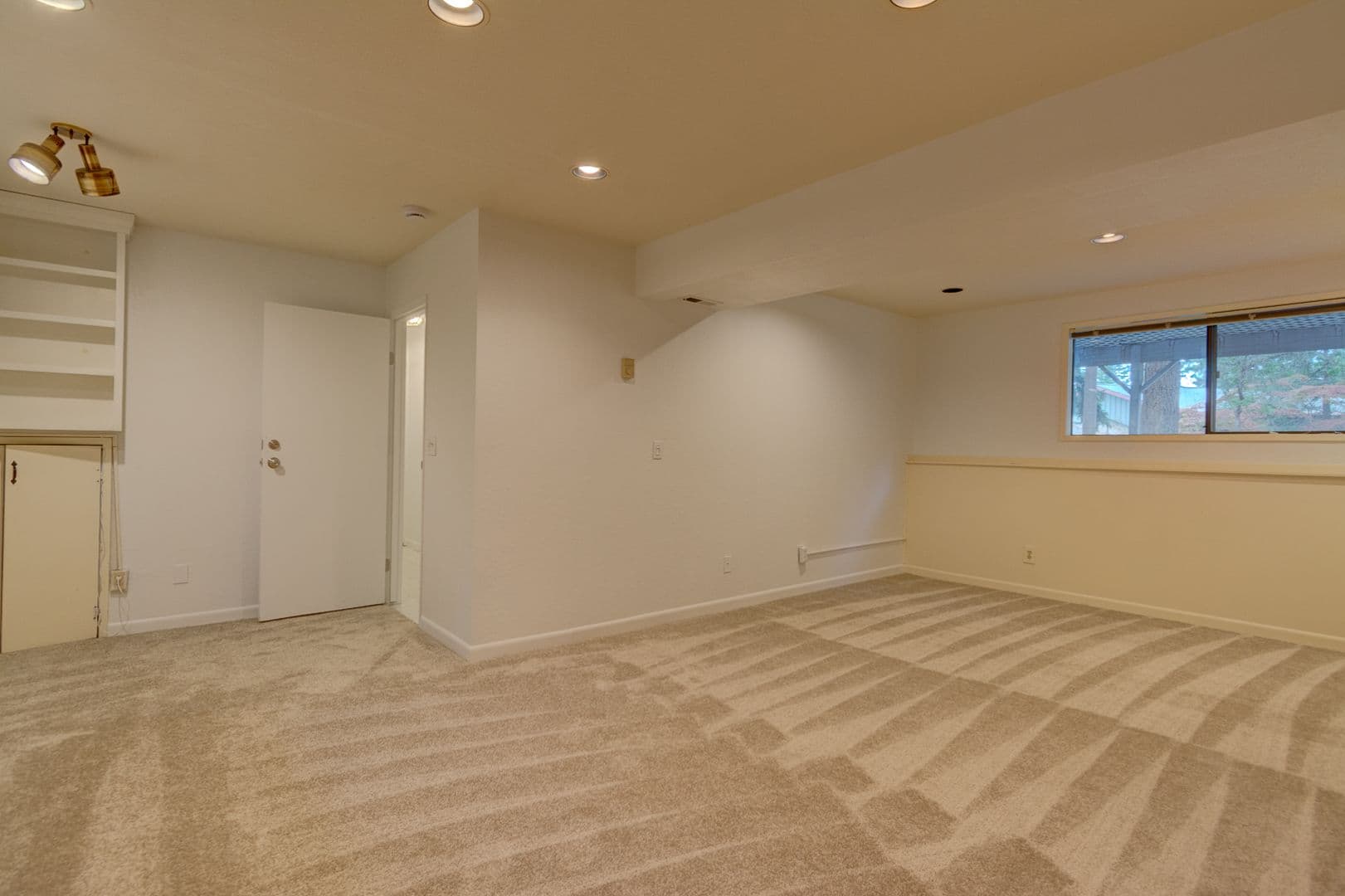 Oak Harbor House: 952 SW Inglewood Lane