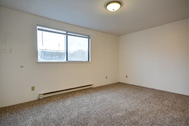 Oak Harbor Apartment: 310 SE Midway Blvd