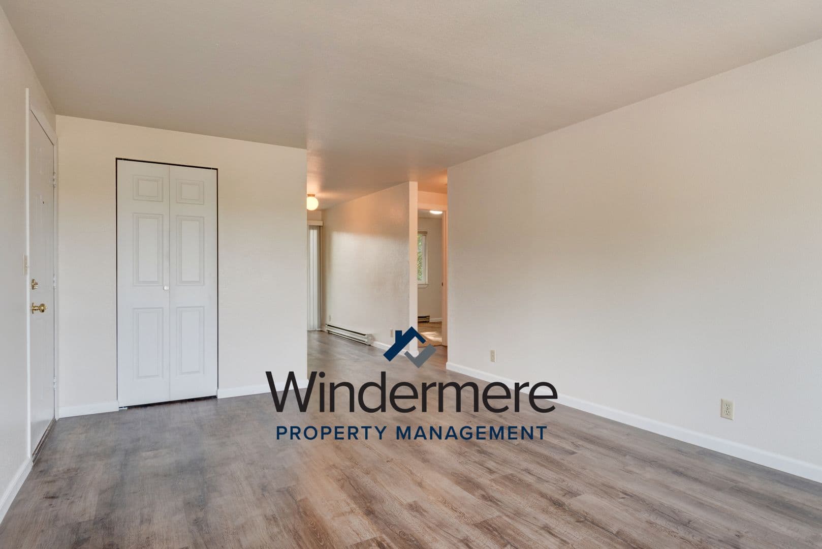 Oak Harbor Apartment: 390 NE Izett St