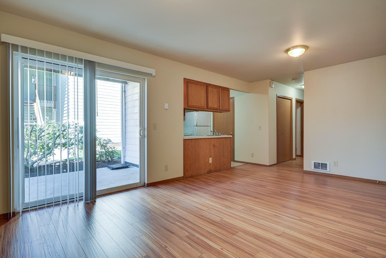 Oak Harbor Apartment: 1661 NE 16th Ave