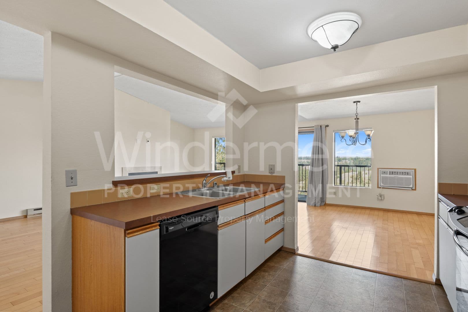 Spokane House: 168 S Coeur d'Alene St