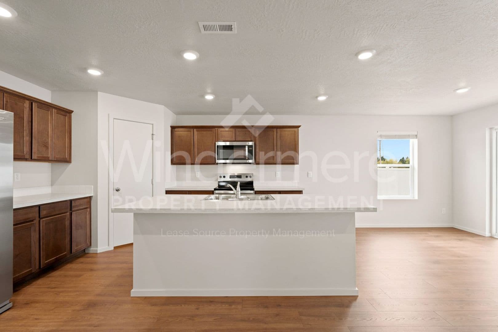 Deer Park House: 112 S Pippin Ave