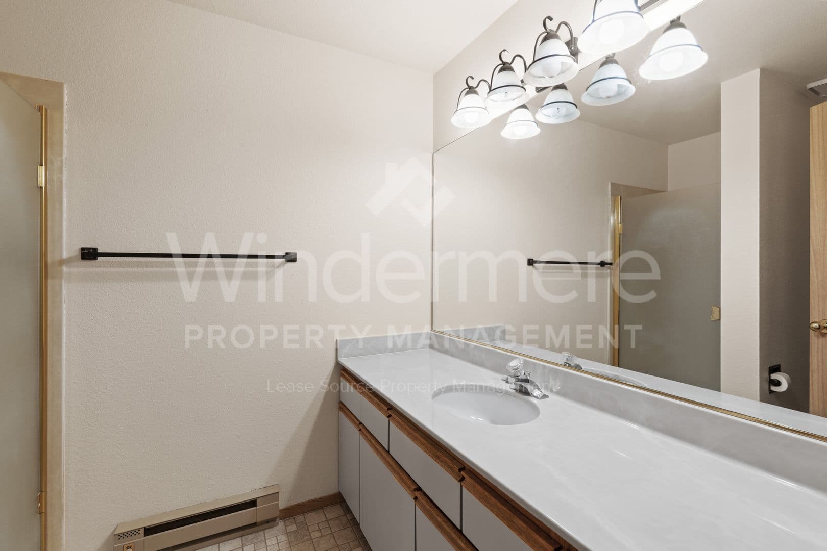 Spokane House: 168 S Coeur d'Alene St