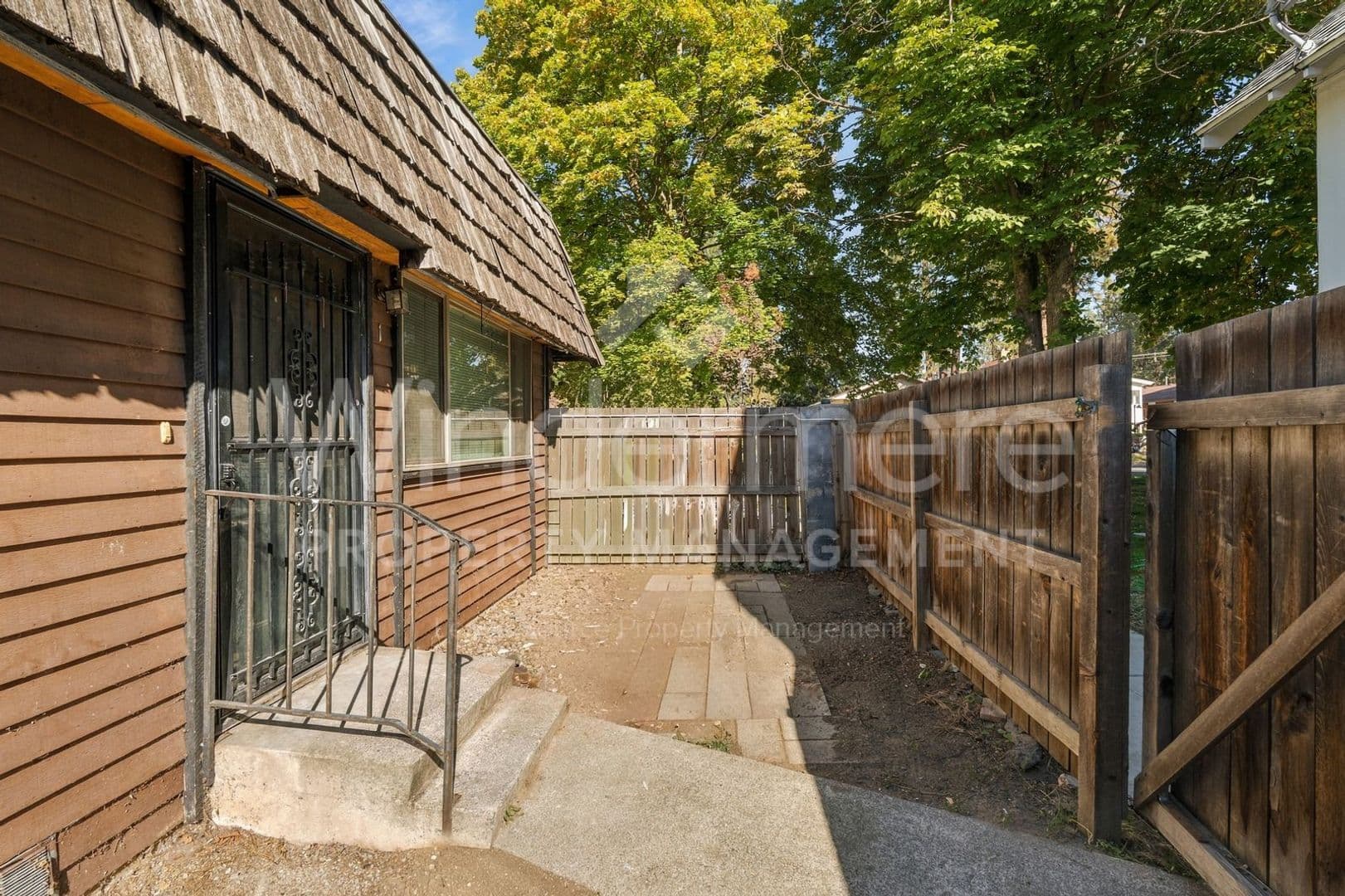 Spokane Apartment: 1021 W 15th